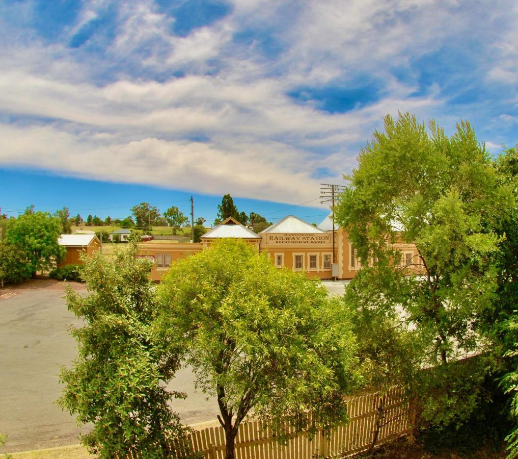 Historic Star Lodge And Station Masters House Narrandera Exterior photo