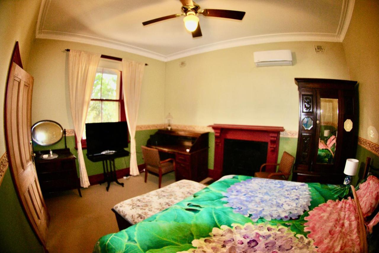 Historic Star Lodge And Station Masters House Narrandera Room photo