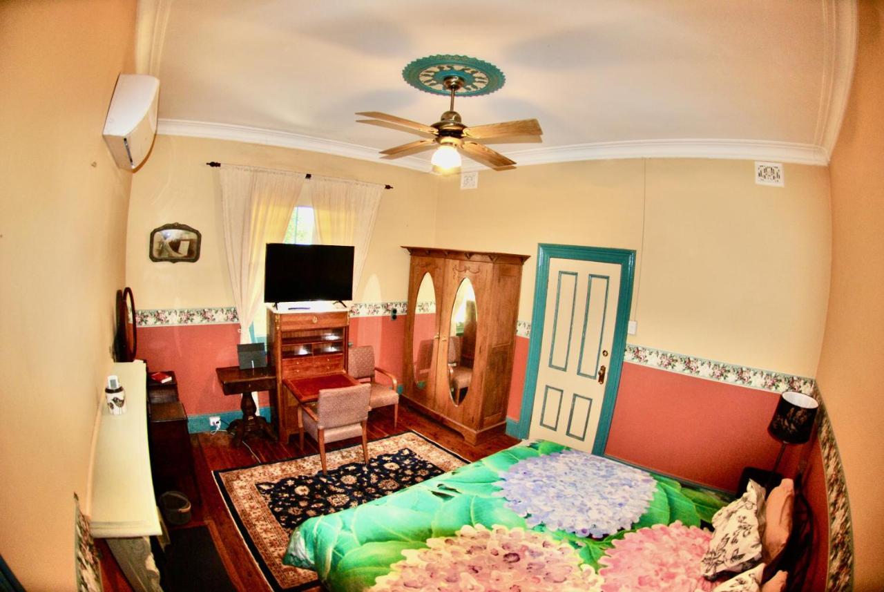 Historic Star Lodge And Station Masters House Narrandera Room photo