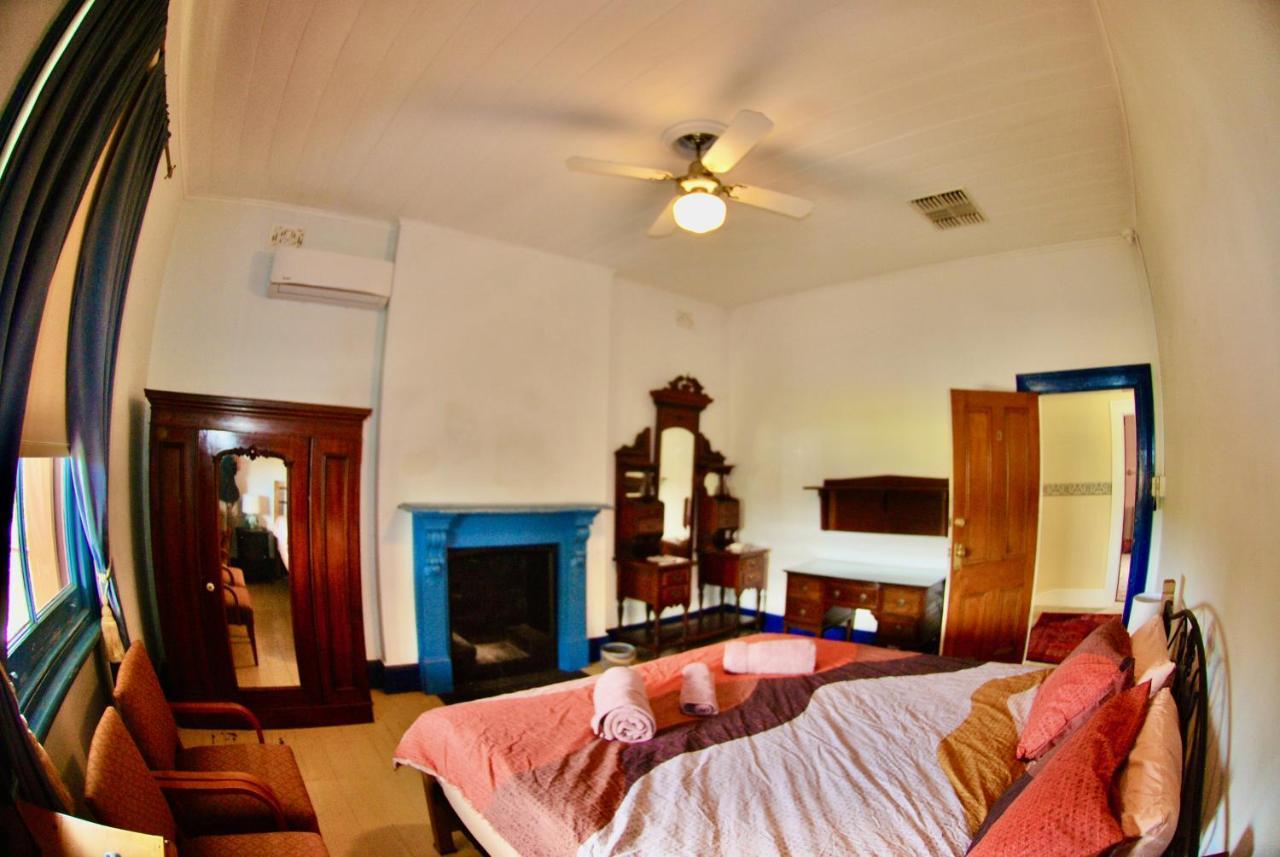 Historic Star Lodge And Station Masters House Narrandera Room photo