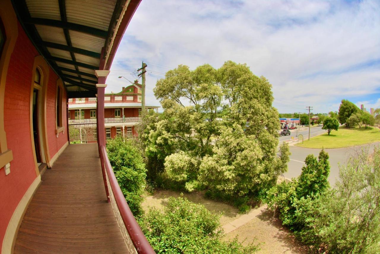 Historic Star Lodge And Station Masters House Narrandera Room photo
