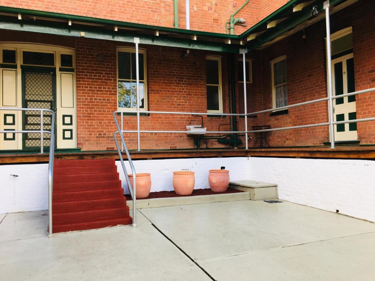Historic Star Lodge And Station Masters House Narrandera Exterior photo