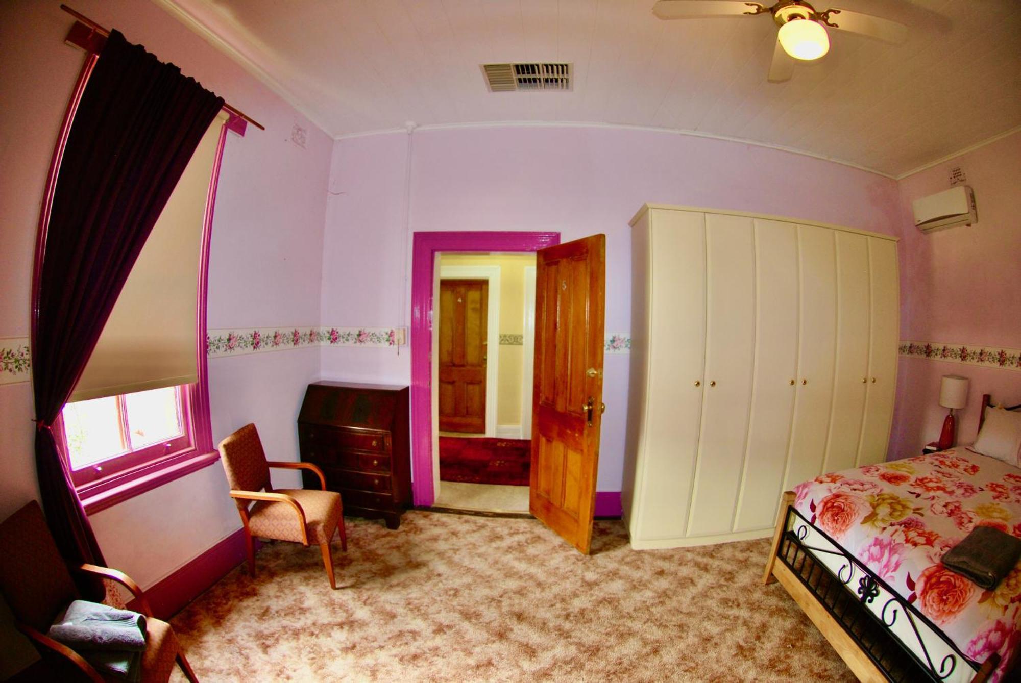 Historic Star Lodge And Station Masters House Narrandera Room photo