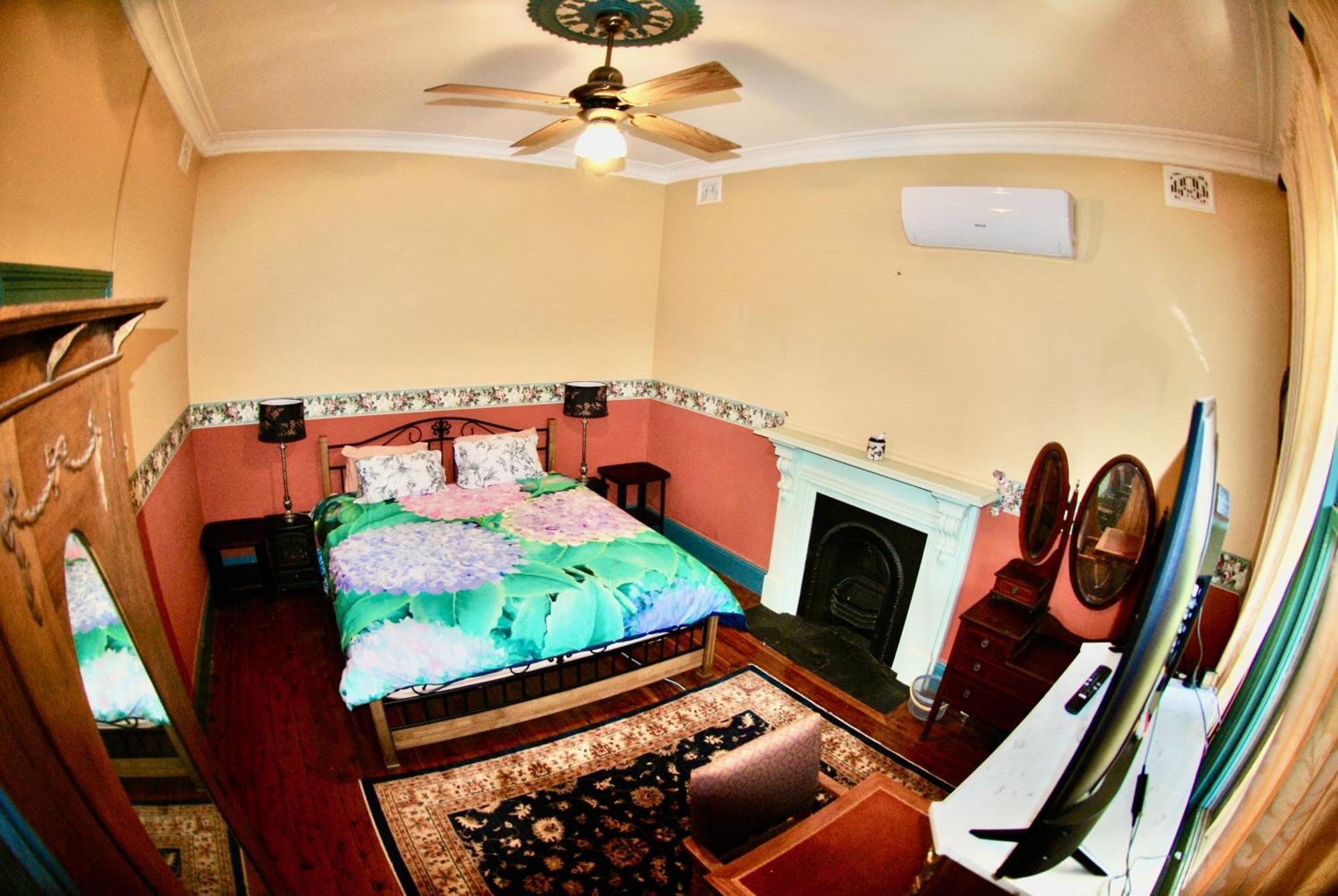 Historic Star Lodge And Station Masters House Narrandera Room photo