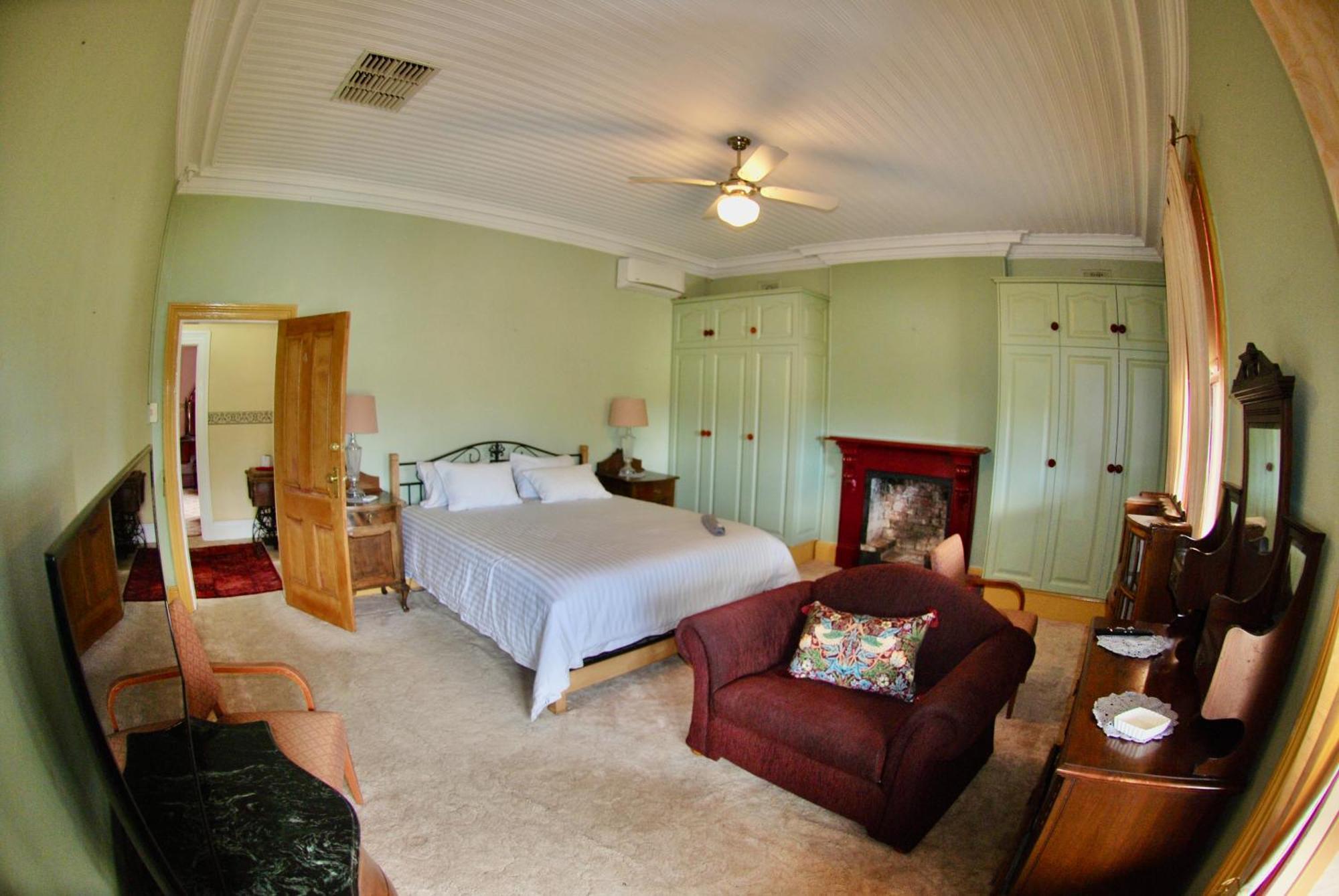 Historic Star Lodge And Station Masters House Narrandera Room photo