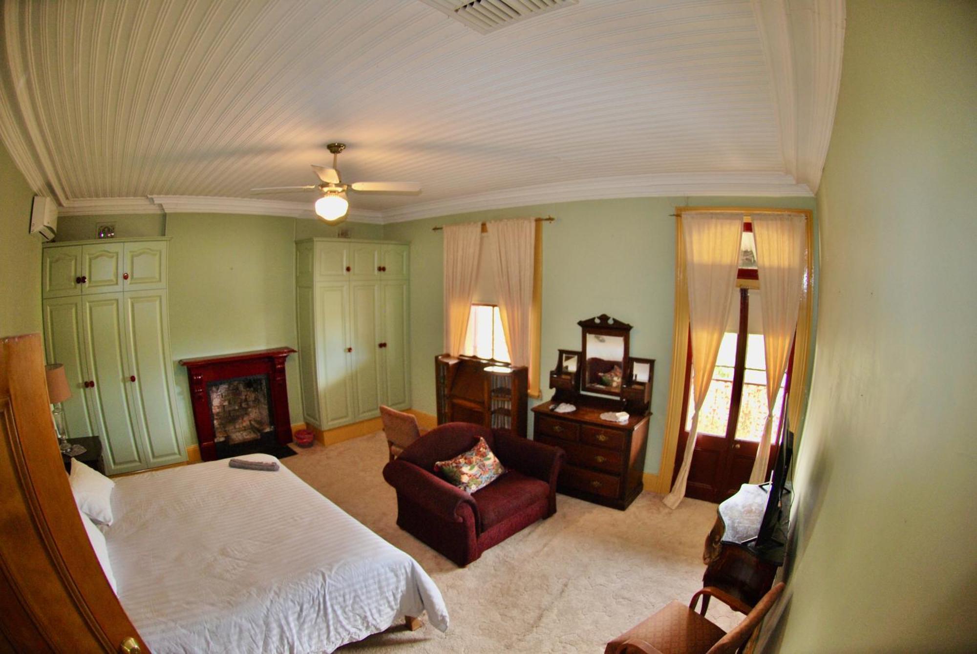 Historic Star Lodge And Station Masters House Narrandera Room photo