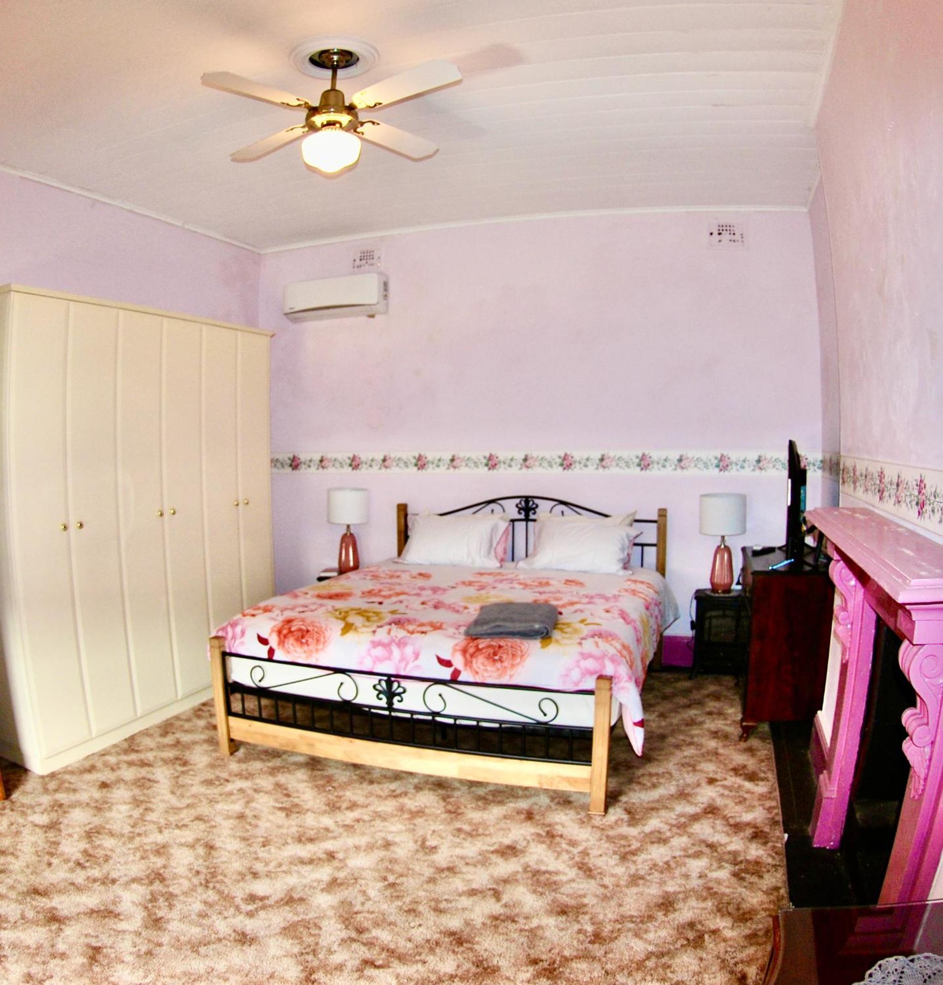 Historic Star Lodge And Station Masters House Narrandera Room photo